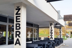 Malba_na_zed_napisy_v_restauraci