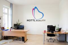 Logo Motýl Reality na stěně od Dave Art