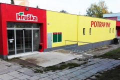 Nápis Potraviny na stěně od Dave Art