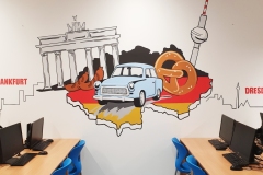 Malba na zeď v učebně němčiny - Dave Art